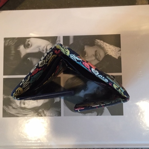 Vera Bradley wallet - Picture 3 of 8